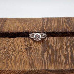 Size 6 925 Sterling Silver Beautiful Bright Cubic Zirconia Ring